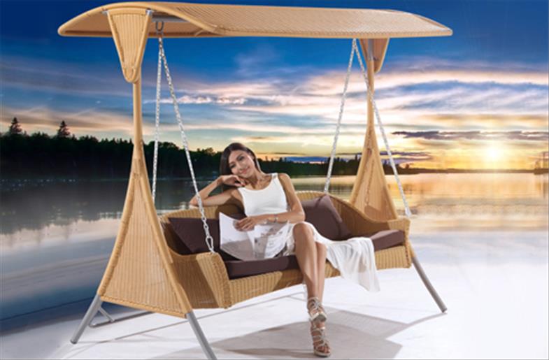 Cận cảnh vẻ đẹp của bộ xích đu nghệ thuật có mái che đang hot nhất thị trường