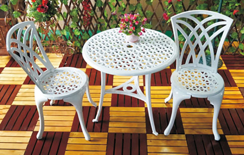 Ấn tượng với những mẫu bàn ghế sân vườn sắc trắng tinh khiết