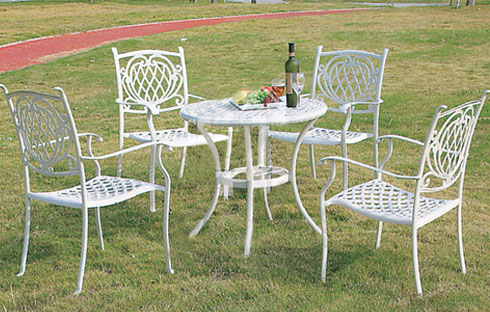 Ấn tượng với những mẫu bàn ghế sân vườn sắc trắng tinh khiết