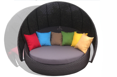 Ngắm bộ giường bể bơi thiết kế độc đáo với mái che tiện dụng