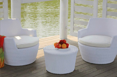 Gợi ý chọn bàn ghế sân vườn sắc trắng cho không gian đẹp ấn tượng