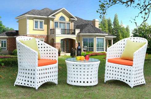 Gợi ý chọn bàn ghế sân vườn sắc trắng cho không gian đẹp ấn tượng