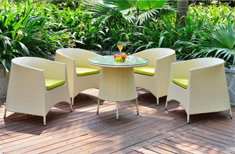 Gợi ý chọn bàn ghế sân vườn sắc trắng cho không gian đẹp ấn tượng