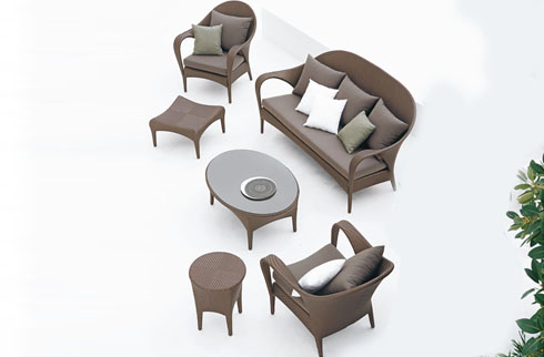 Gợi ý những mẫu bàn ghế ban công cho sân vườn gia đình thêm đẳng cấp