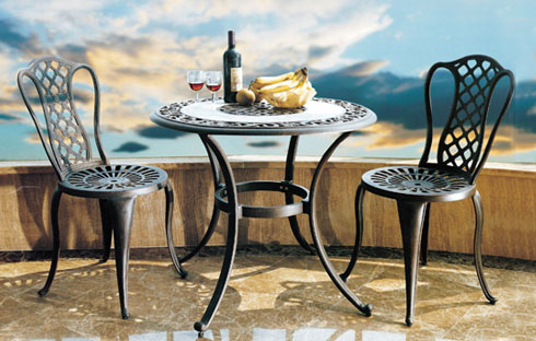 Sử dụng bàn ghế sân vườn kiểu dáng Châu Âu là trào lưu mới nhất 2017