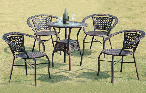 Sử dụng bàn ghế sân vườn kiểu dáng Châu Âu là trào lưu mới nhất 2017