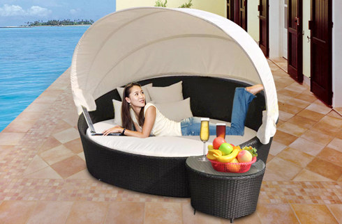 Sức hút khó cưỡng từ các thiết kế bàn ghế bể bơi cho không gian mở