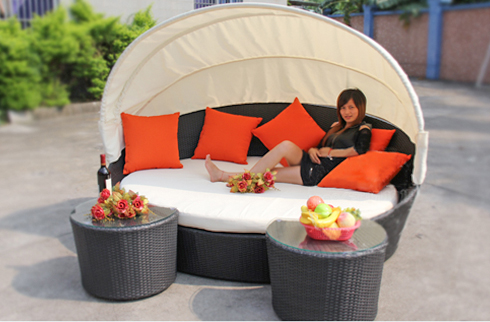 Sức hút khó cưỡng từ các thiết kế bàn ghế bể bơi cho không gian mở