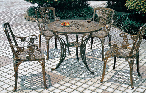 Mẫu bàn ghế sân vườn Châu Âu thiết kế ấn tượng cho không gian mở 