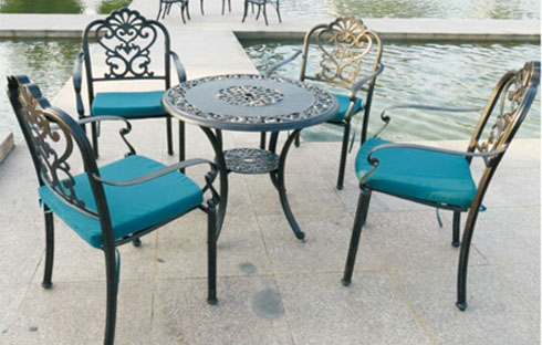 Bộ sưu tập 4 mẫu bàn ghế ngoài trời phong cách Pháp lãng mạn