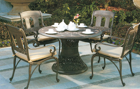 Tạo điểm nhấn cho sân vườn với mẫu bàn ghế sắt Châu Âu nghệ thuật