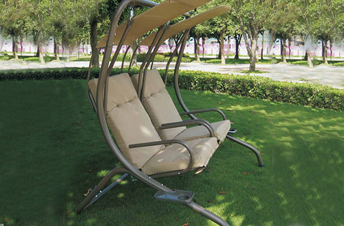 Ghế xích đu sân vườn – làm mới không gian sống gia đình bạn