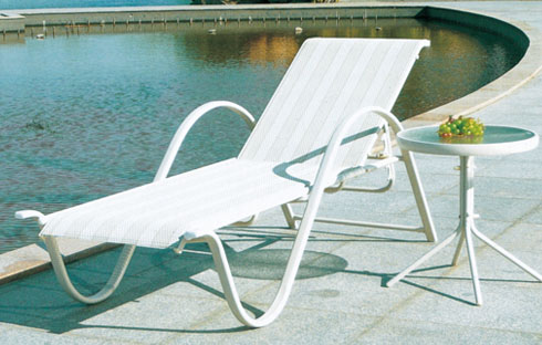 Lựa chọn giường bể bơi thư giãn cho mùa hè sôi động