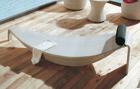 Lựa chọn giường bể bơi thư giãn cho mùa hè sôi động