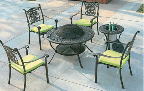 ​Bàn ghế ngoài trời - đưa không gian sinh hoạt đến gần hơn với thiên nhiên