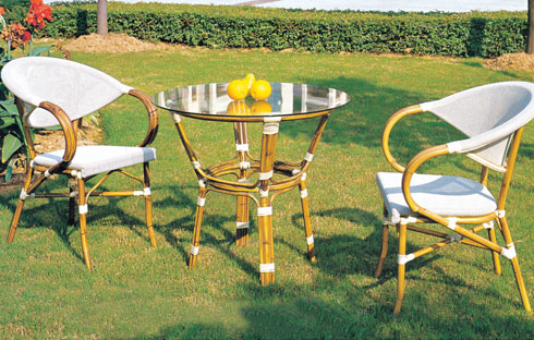 ​Bàn ghế ngoài trời - đưa không gian sinh hoạt đến gần hơn với thiên nhiên