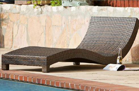 Cách chọn màu sắc giường nằm bể bơi mang đến những trải nghiệp tuyệt vời