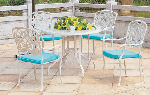 Làm mới không gian sống với những bộ bàn ghế sân vườn độc đáo