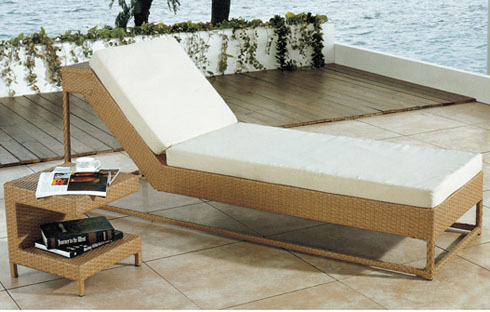 Bí quyết làm tăng tuổi thọ cho giường nằm bể bơi