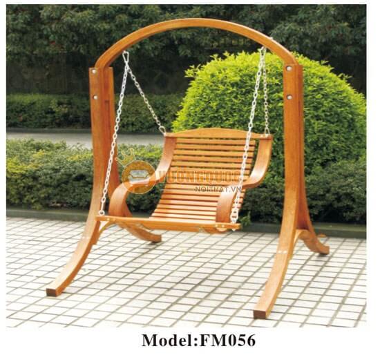 Xích đu ngoài trời bằng gỗ
