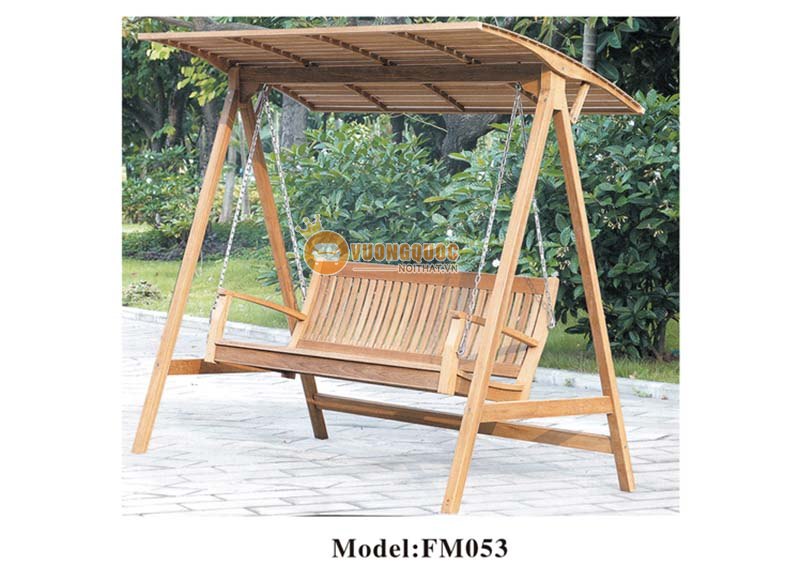 Xích đu ngoài trời bằng gỗ
