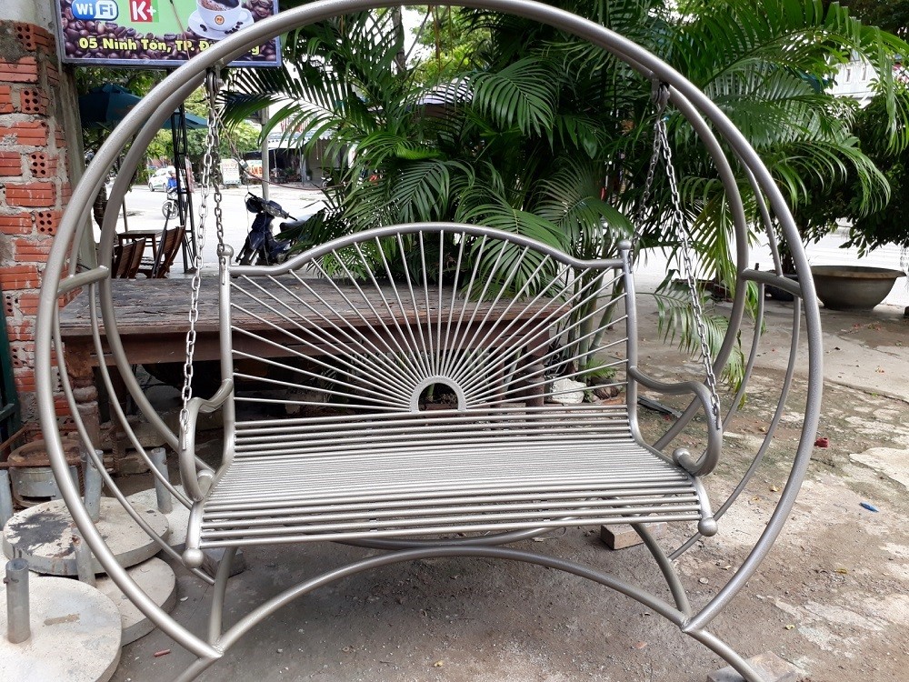 Xích đu ngoài trời bằng sắt