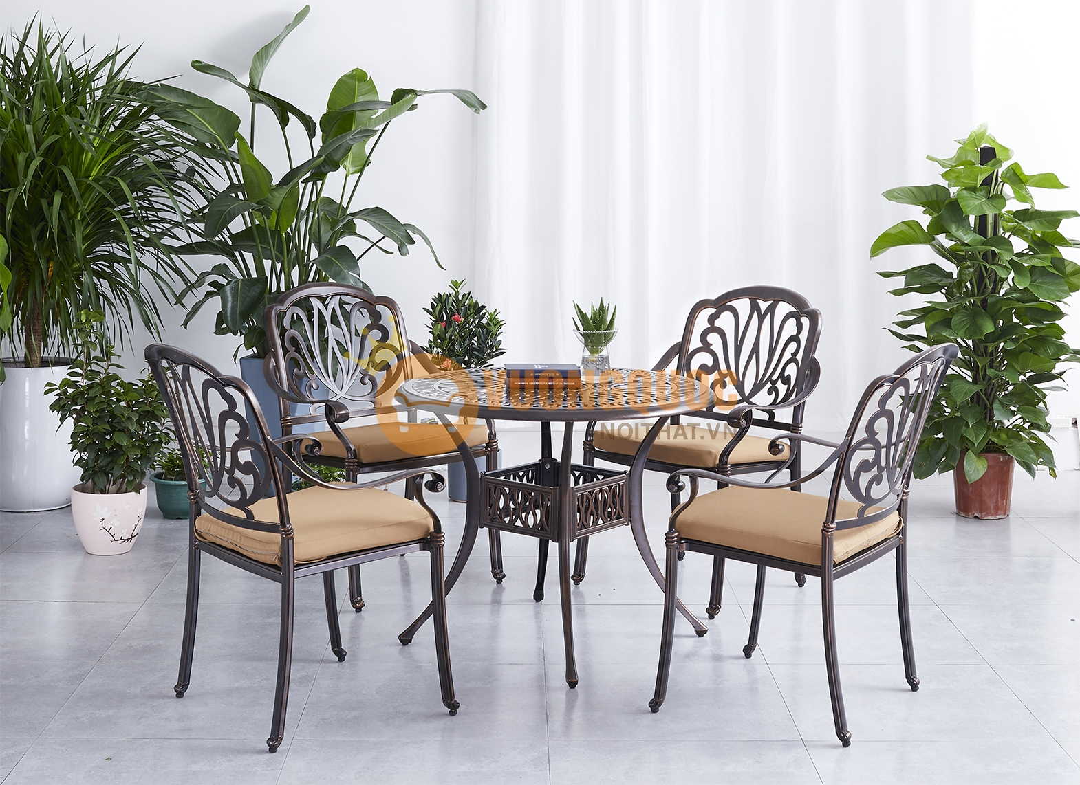 Bộ bàn ghế sắt ngoài trời đẹp tinh tế