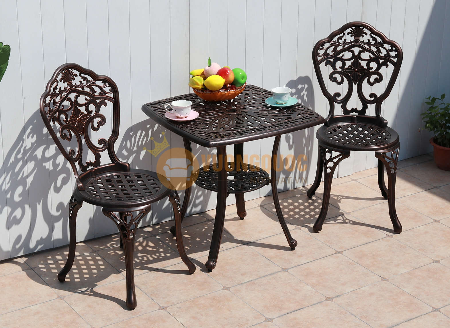 Bộ bàn trà ngoài trời hoa văn độc đáo