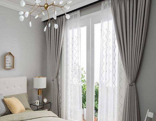 Rèm cửa có màu sắc hài hòa với tường